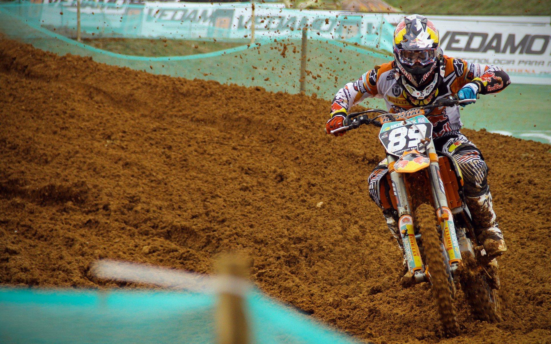 曼联防线再崩盘，名宿直言体系之过，奥纳纳不应独担骂名