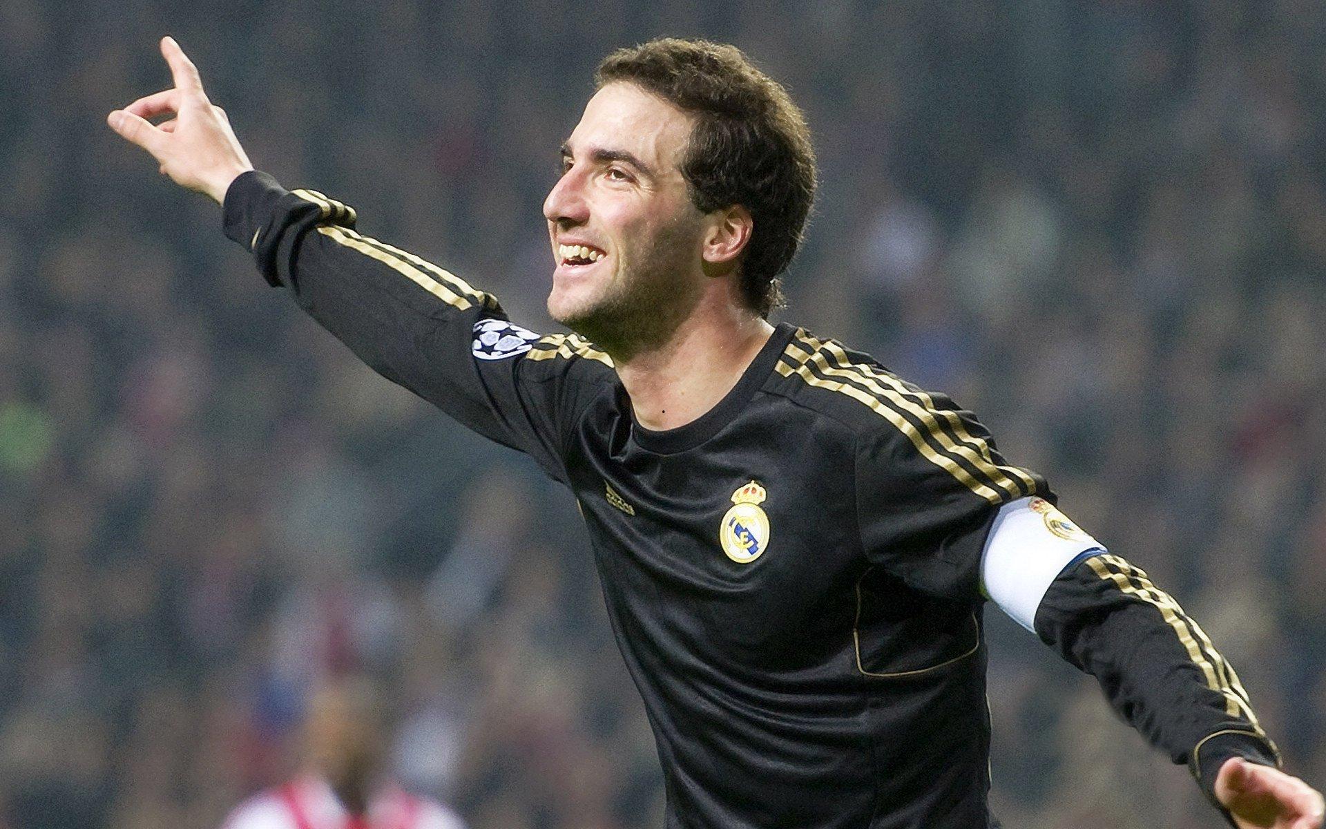 欧战爆冷！罗马半场两球落后捷克劲旅，索亚雷闪击阿杜扩大优势